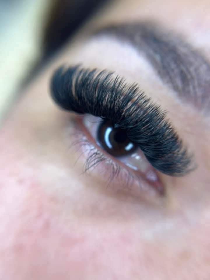 Extensiones de pestañas voluminosas